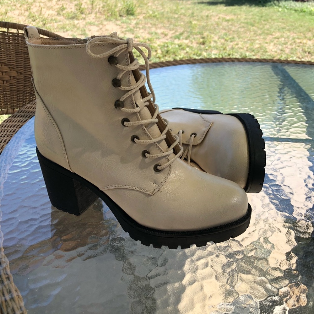 Cathy Jean Women size 9 boots